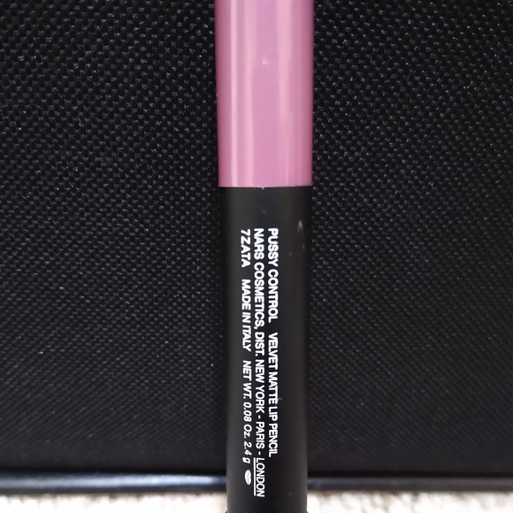 Lipstick - Picture 3 of 4